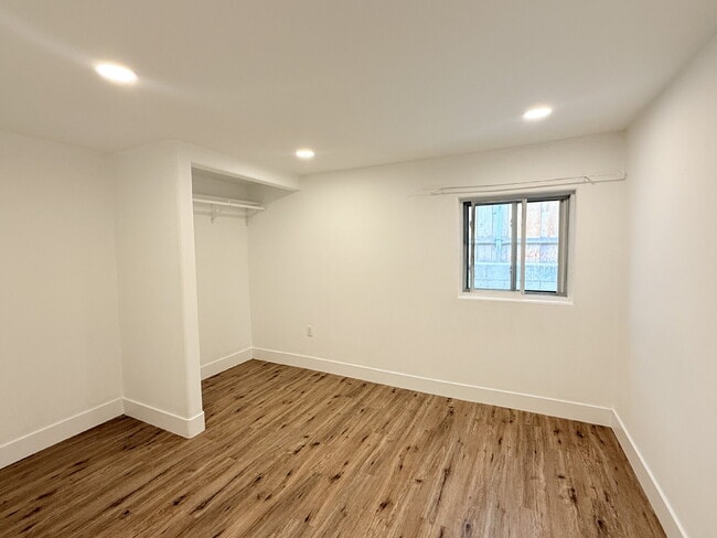 Building Photo - 3 BR / 2 BA Completely Remodeled Home