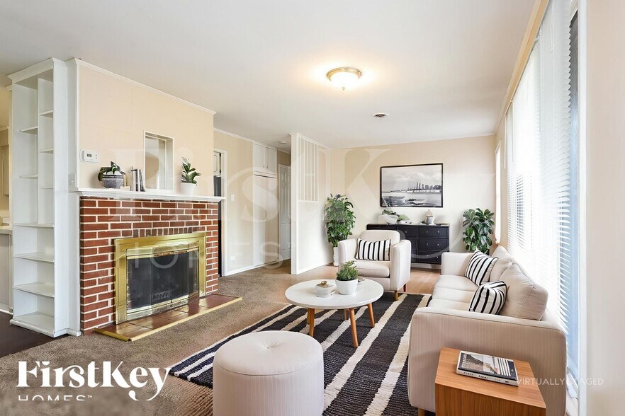 Building Photo - 374 Oswego St