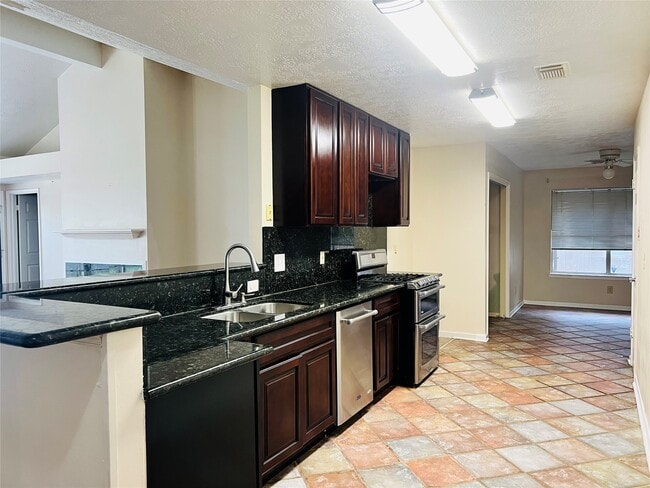 Building Photo - 8239 Squires Pl Dr