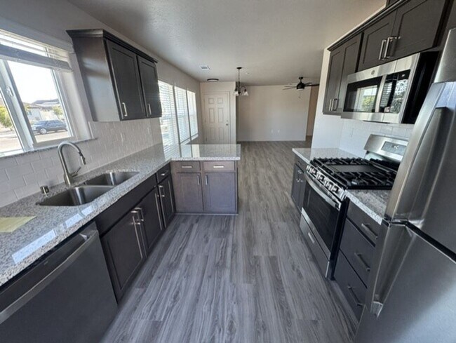 Building Photo - 2377 Oakmont Cir