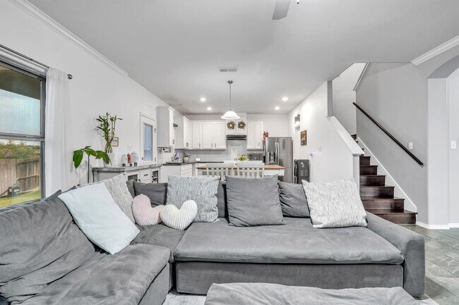 Building Photo - 8725 Owlcreek Pass Ct
