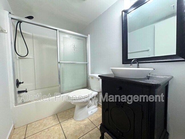 Building Photo - 1742 Potomac Ct