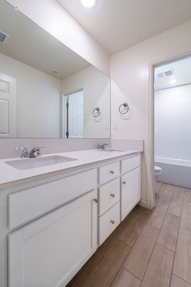 Building Photo - 6313 E Meritage Dr