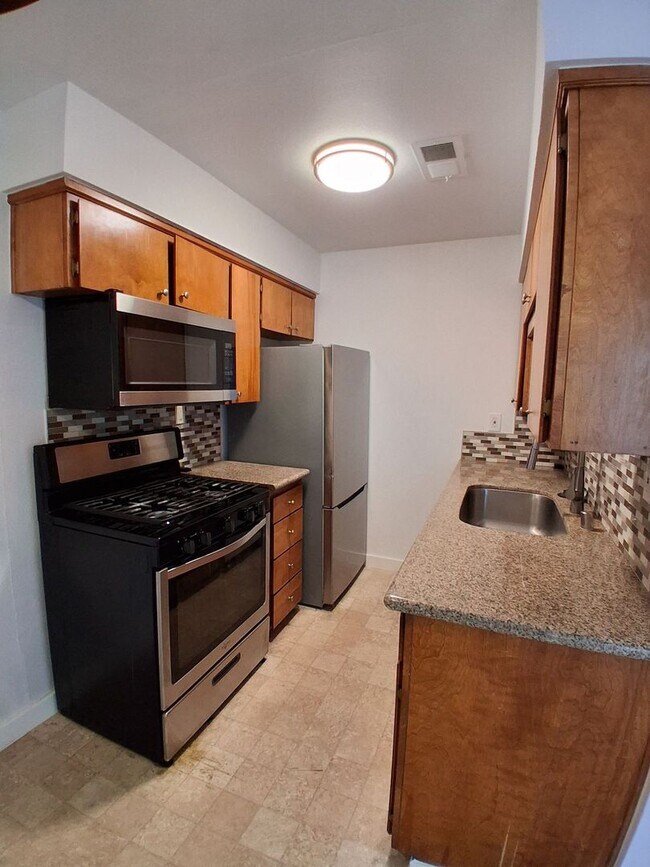 Building Photo - MOVE-IN SPECIAL: HALF OFF THE 1ST MONTH'S RENT – Beautifully Updated 2 Bedroom, 1 Bathroom Condo!