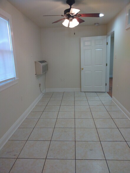 Building Photo - 2217 Napoleon Ave