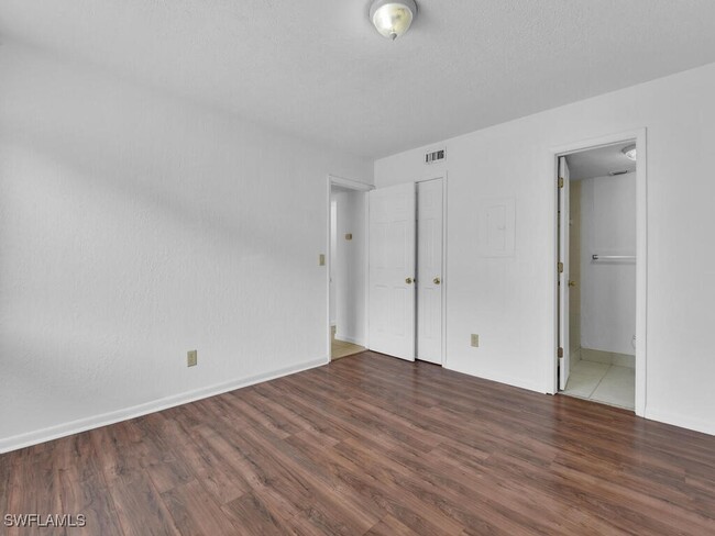 Building Photo - 4617 Bayshore Dr