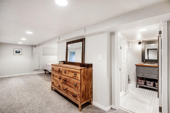 Building Photo - Beautifully Renovated Home in the Berkley ...