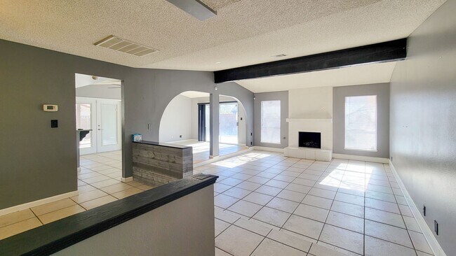 Building Photo - 8525 Del Rey Ave