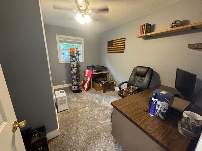 Building Photo - 303 E Broadmoor St