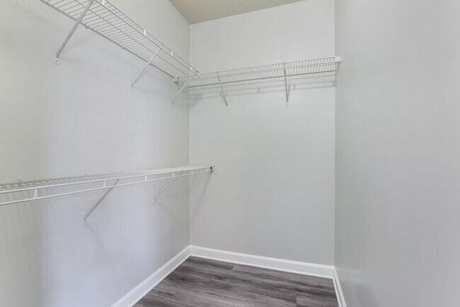 Building Photo - 2 Bedroom special! 3rd floor Seinfeld avai...