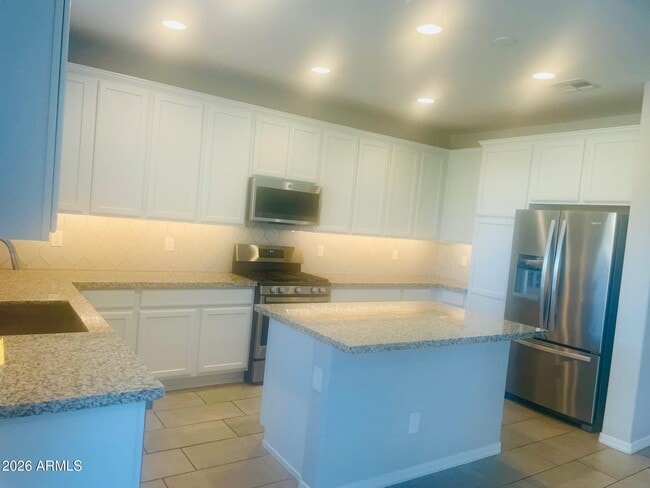 Building Photo - 14222 West Honeysuckle Dr