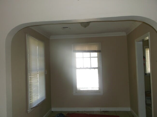 Building Photo - 3703 Fairoaks Ave