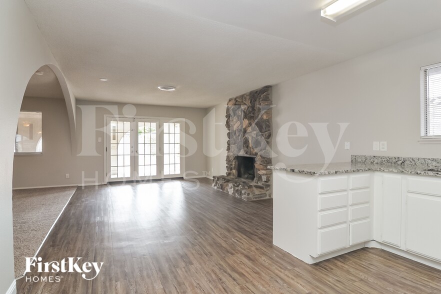 Building Photo - 4071 Oakhill Ave