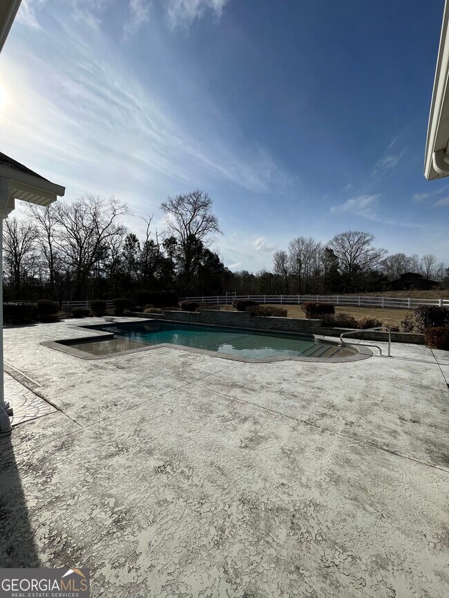 Building Photo - 87 Ridgeview Ln