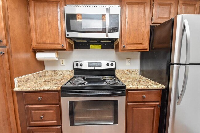 Building Photo - 10855 Meadowglen Ln