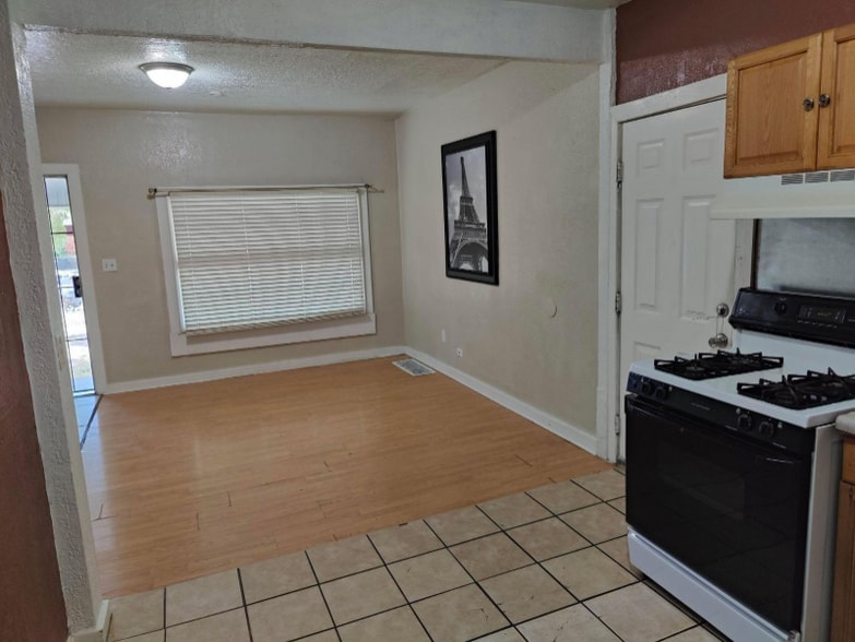 Building Photo - 2816 Adams Ave