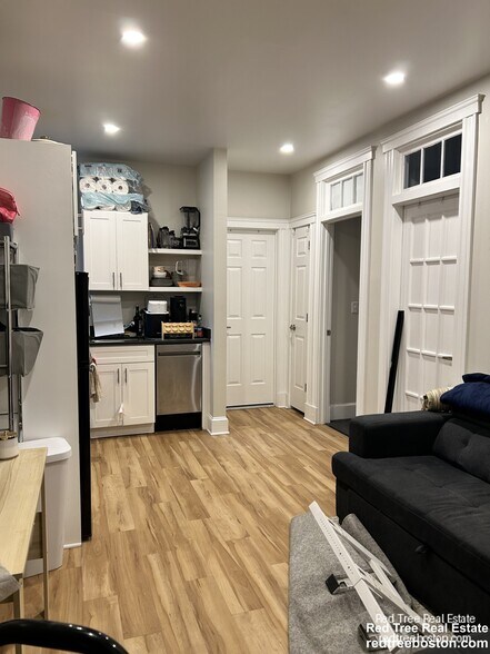 Building Photo - 845 Beacon St