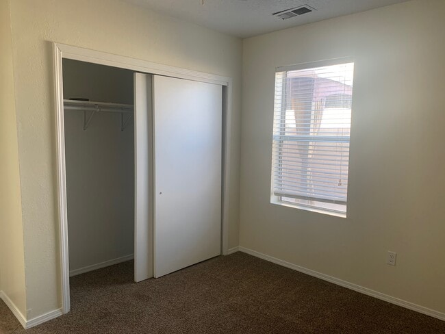 Building Photo - 137 Griegos Rd NW