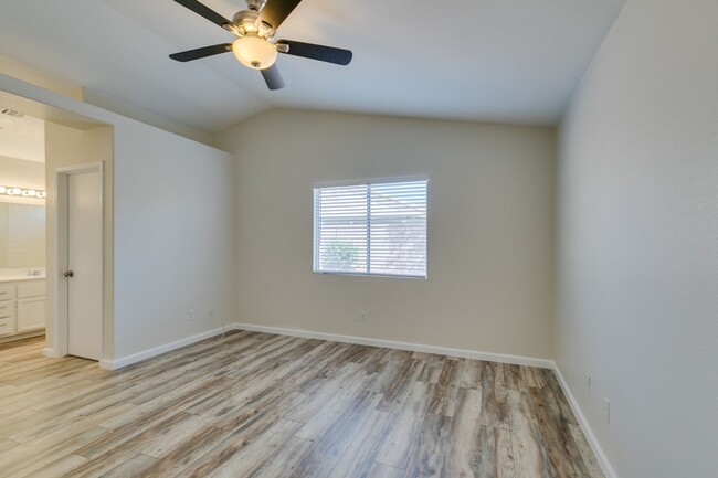 Building Photo - Gorgeous one story 3 bedroom 2 Bathroom Ho...