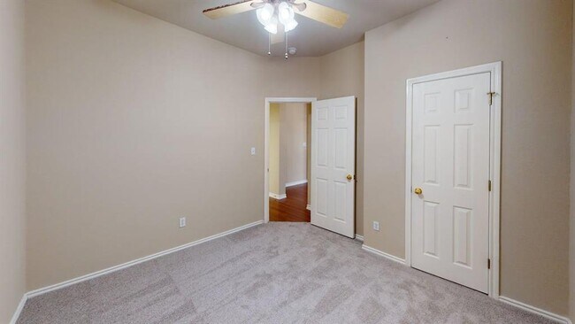 Building Photo - 1716 Rosenborough Ln S