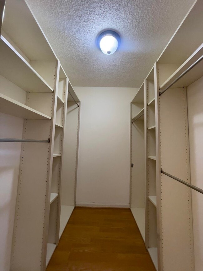 Building Photo - 27 Clinton Ct