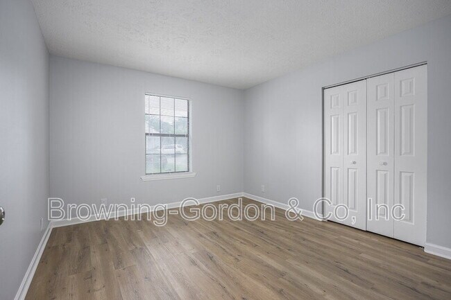 Building Photo - 3332 Oak Trees Ct