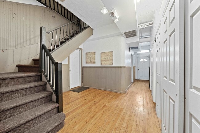 Building Photo - 531 Madison St