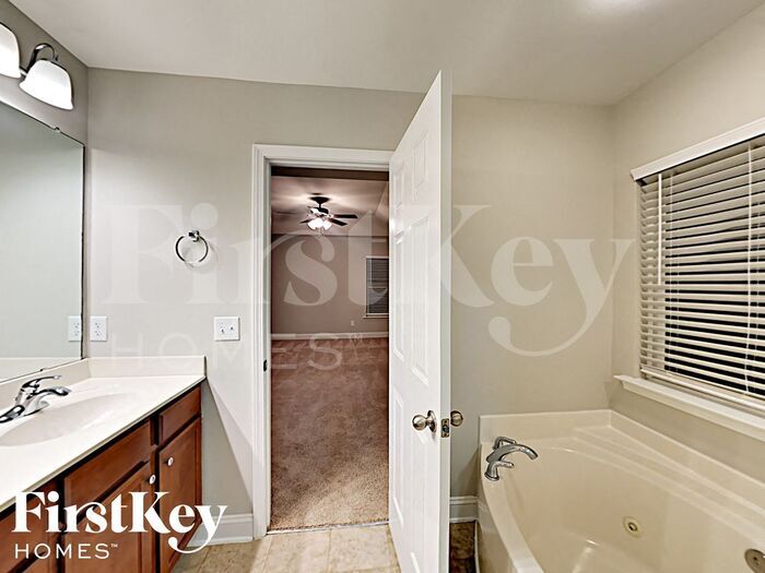 Building Photo - 12812 Cumberland Cove Dr