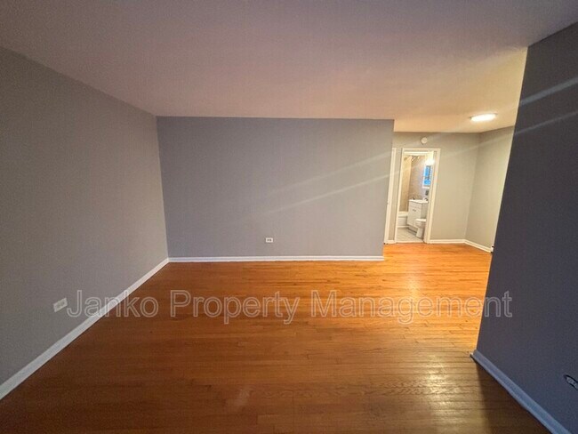 Building Photo - 5003 Columbus Dr