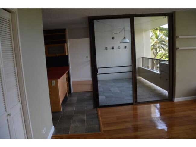 Building Photo - Heritage House Immaculate 2/2/2