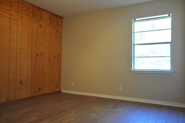 Building Photo - COMING SOON! 3 Bedroom 1.5 Bath Rental in ...