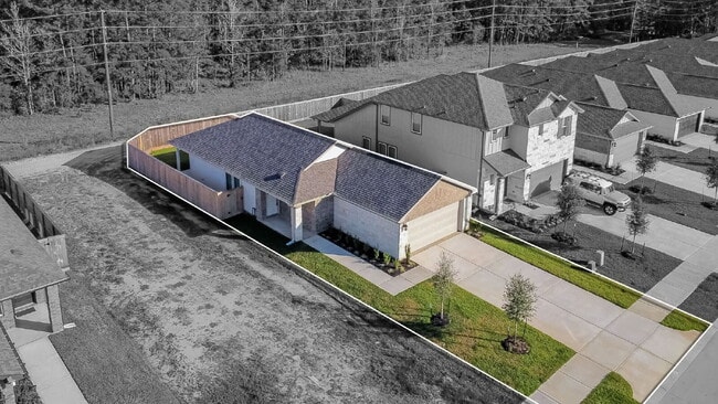 Building Photo - Barely-lived-in single-story 3 bedroom, 2 bath home with 2-car garage located in the Mavera commu...