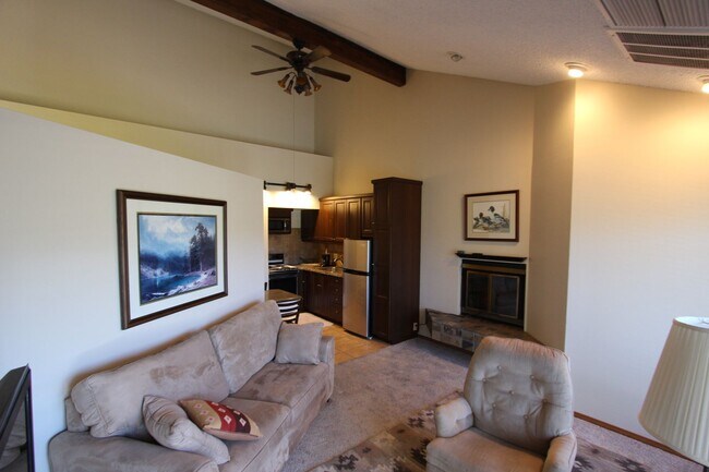Building Photo - Furnished Country Club Condo | Golf Course Views | Washer/Dryer Included