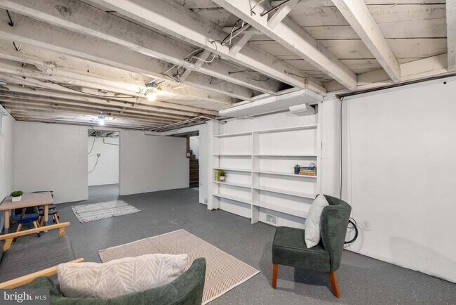 Building Photo - 405 E 7th Ave