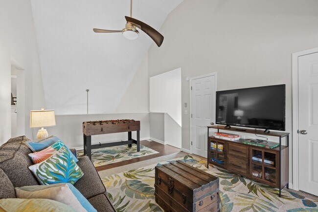 Building Photo - Furnished All-Inclusive 4bed/3bath condo a...