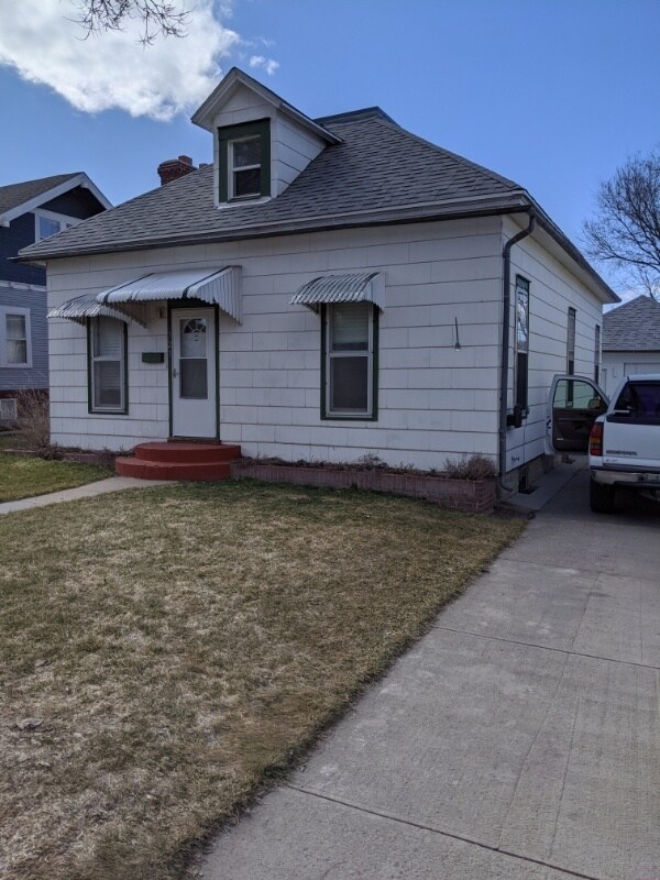 Building Photo - 721 Main St