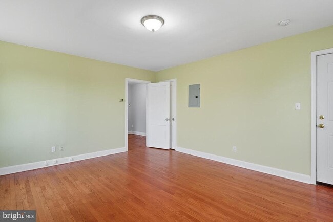 Building Photo - 3919 R St SE