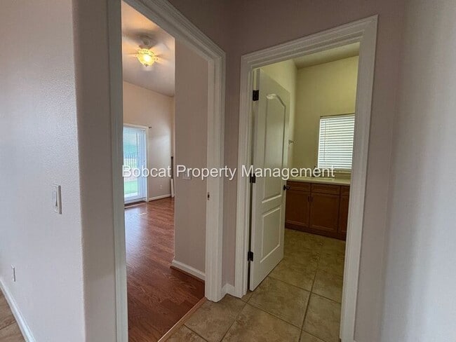 Building Photo - 963 Ranchview Cir