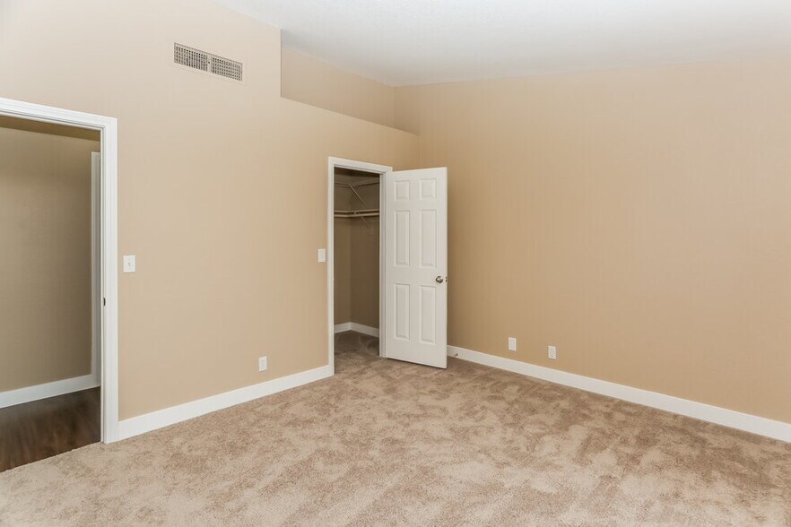 Building Photo - 925 Sunnyfield Way