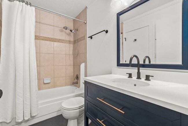 Building Photo - Remodeled One bedroom Woodstock Unit