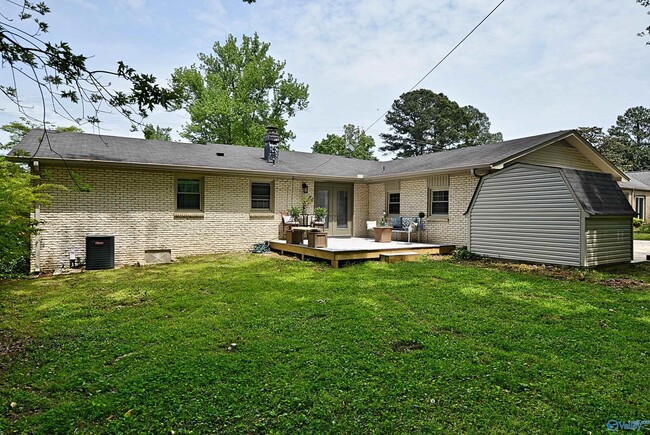 Building Photo - 207 Jones Valley Dr SW