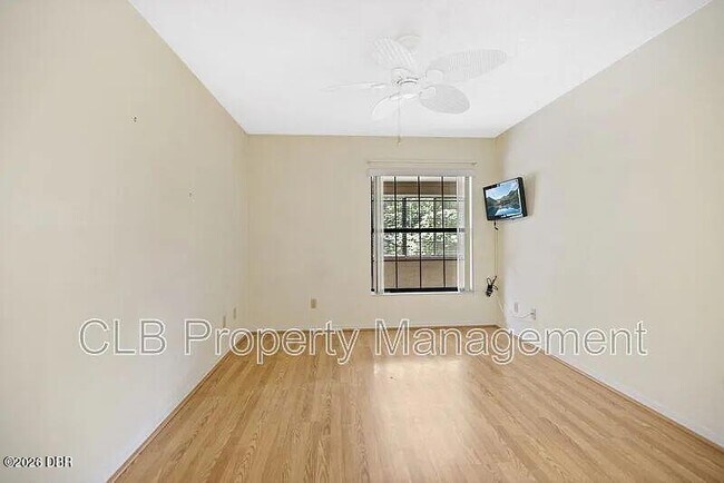 Building Photo - 6177 Sequoia Dr