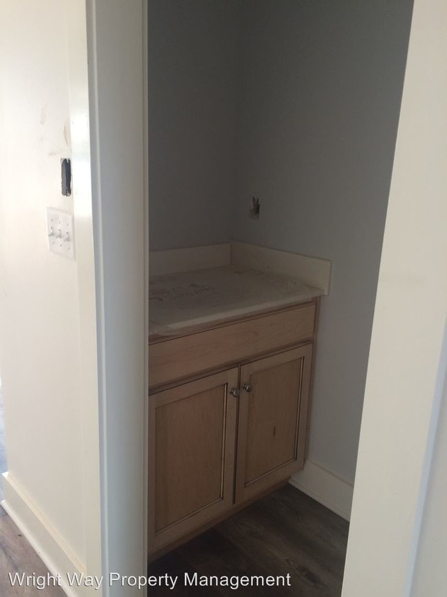 Building Photo - 1138 Kenton St