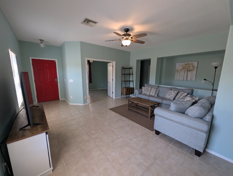 Building Photo - 5389 S Royal Richmond Dr