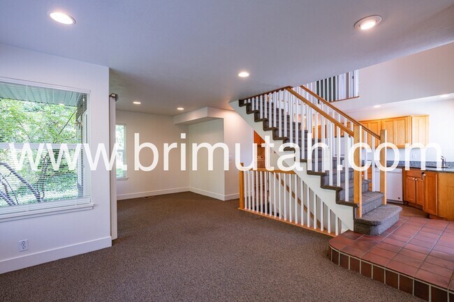 Building Photo - 1147 E Garfield Ave