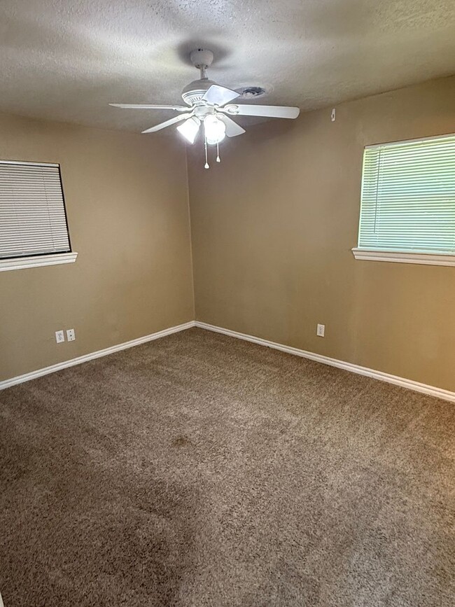 Building Photo - Charming Home in Norman