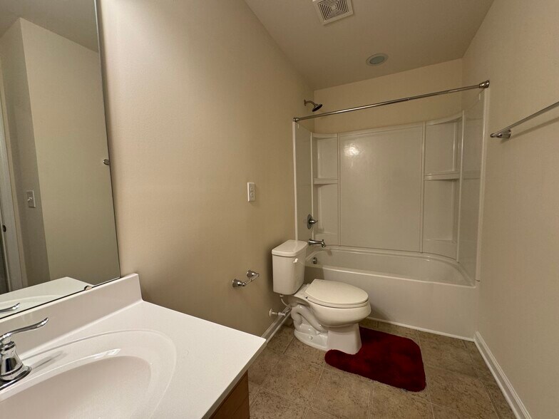Building Photo - 28 Scuppernong Way