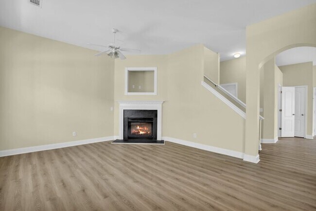 Building Photo - 3 Bedroom 3 Bathroom in Hinesville