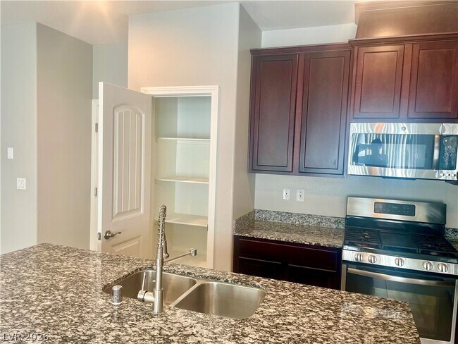 Building Photo - 8365 S Pioneer Way