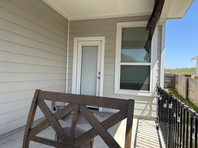 Building Photo - 404 Black Opal Dr
